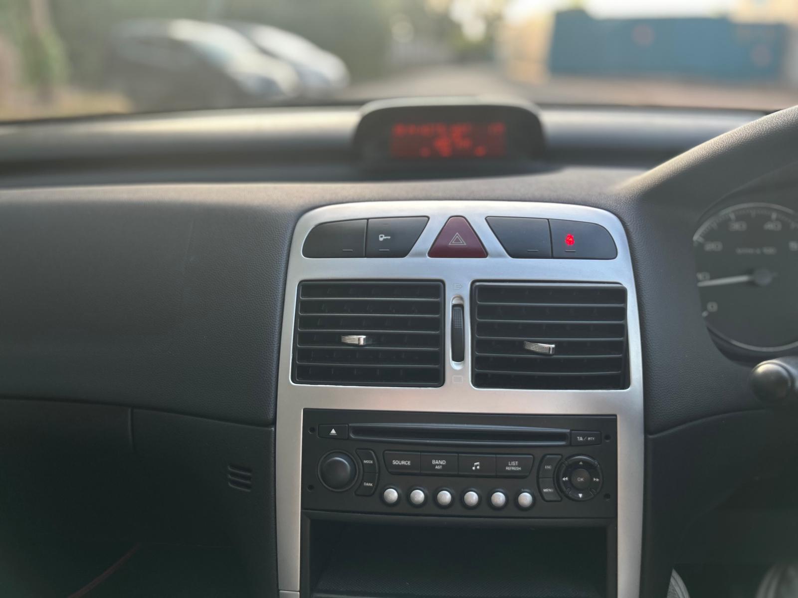 2006 Peugeot 307 1.4 S 16V Hatchback