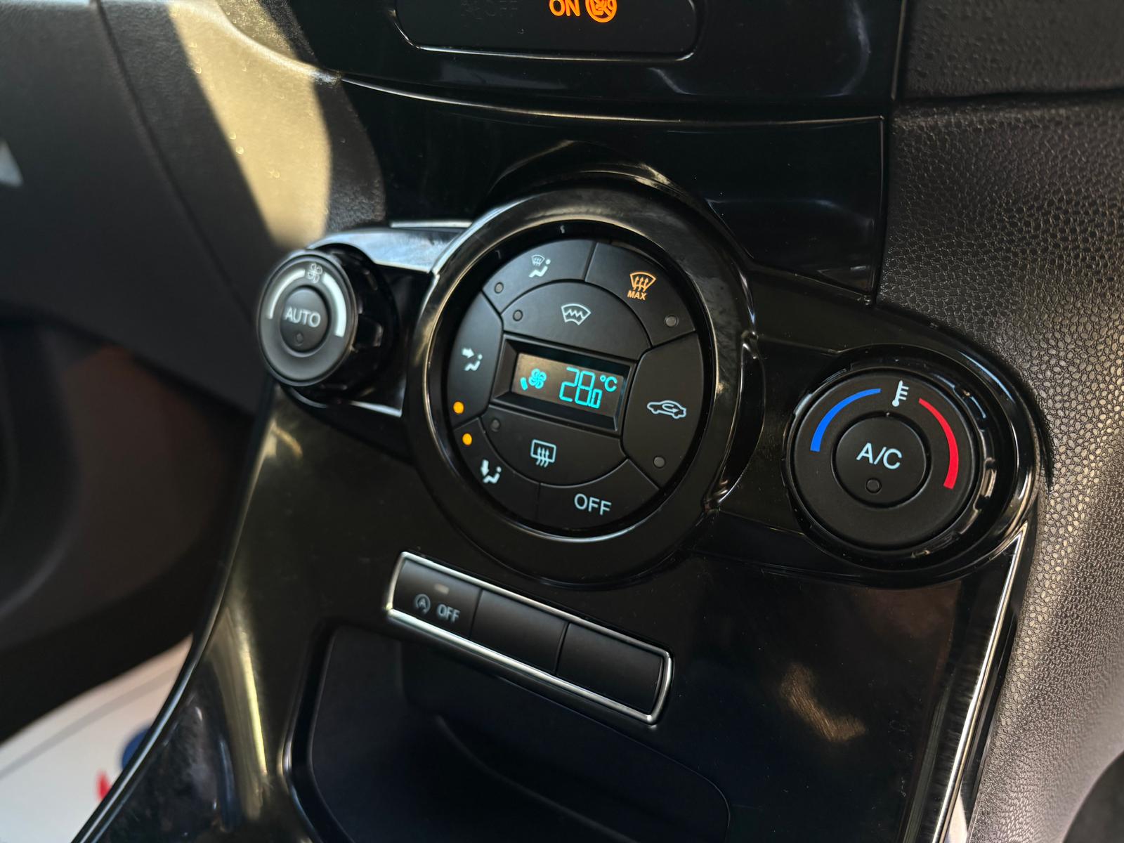 2013 Ford Fiesta 1.6 TDCI 95 ECONETIC TITATNIUM S/S Hatchback