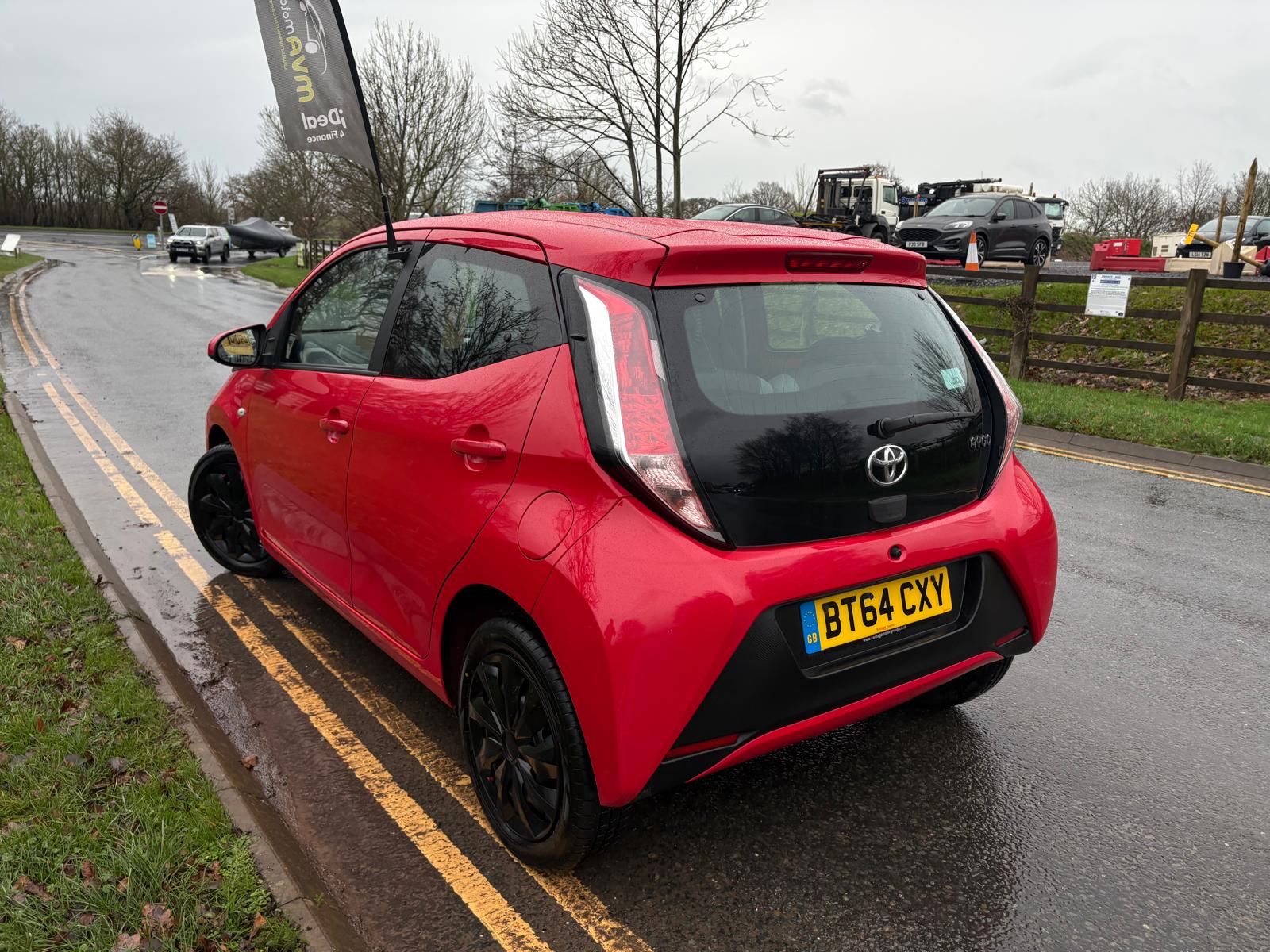 TOYOTA AYGO 1.0 VVT-I X-PLAY Hatchback