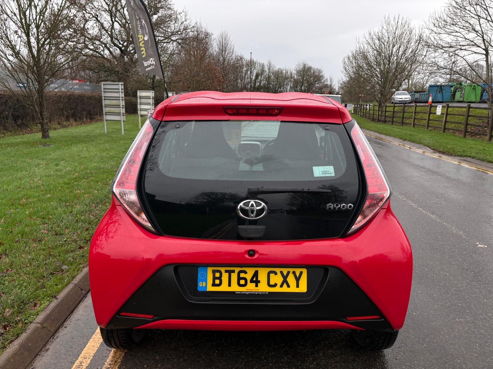 TOYOTA AYGO 1.0 VVT-I X-PLAY Hatchback