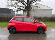 TOYOTA AYGO 1.0 VVT-I X-PLAY Hatchback