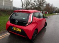 TOYOTA AYGO 1.0 VVT-I X-PLAY Hatchback