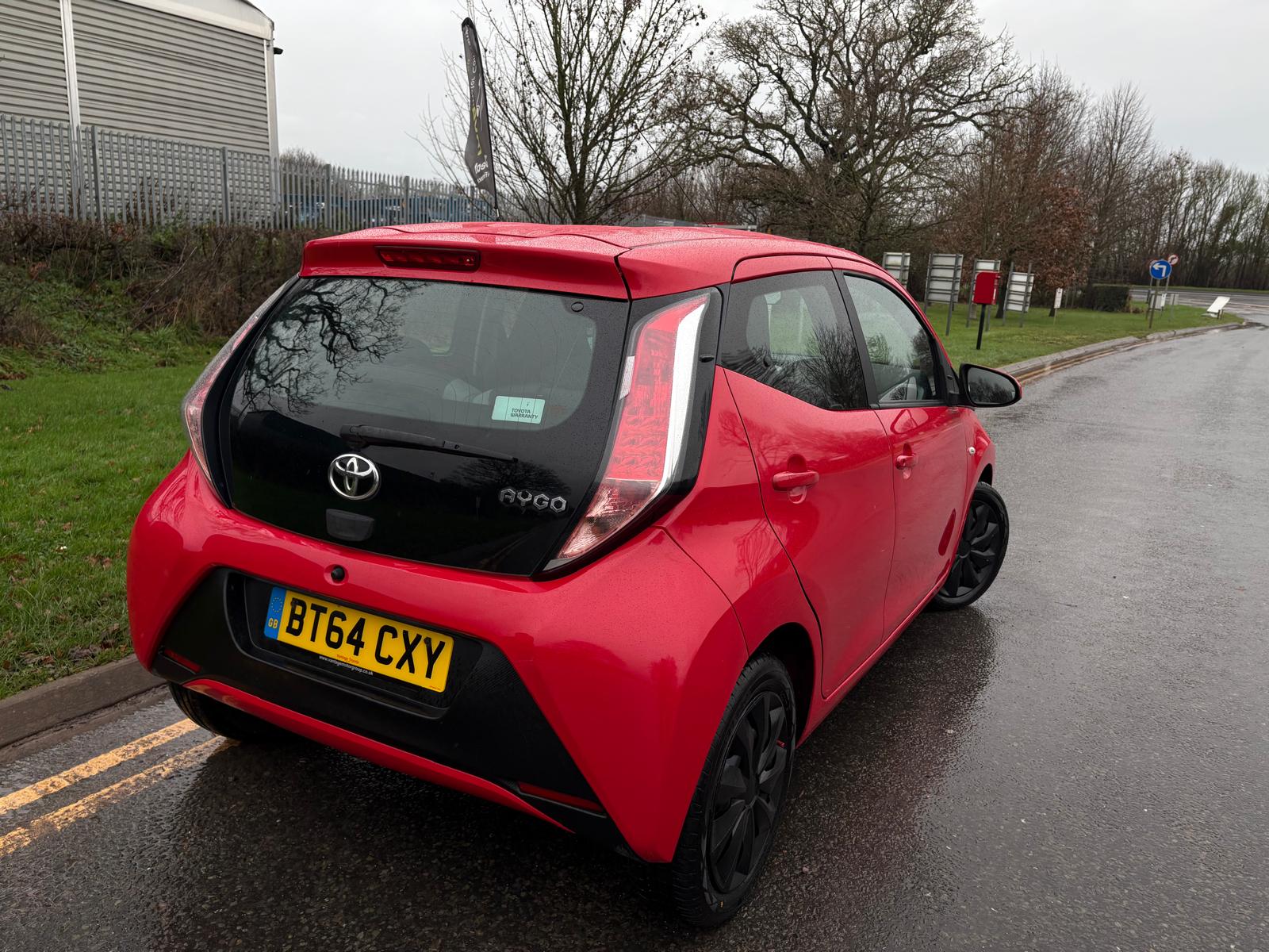 TOYOTA AYGO 1.0 VVT-I X-PLAY Hatchback