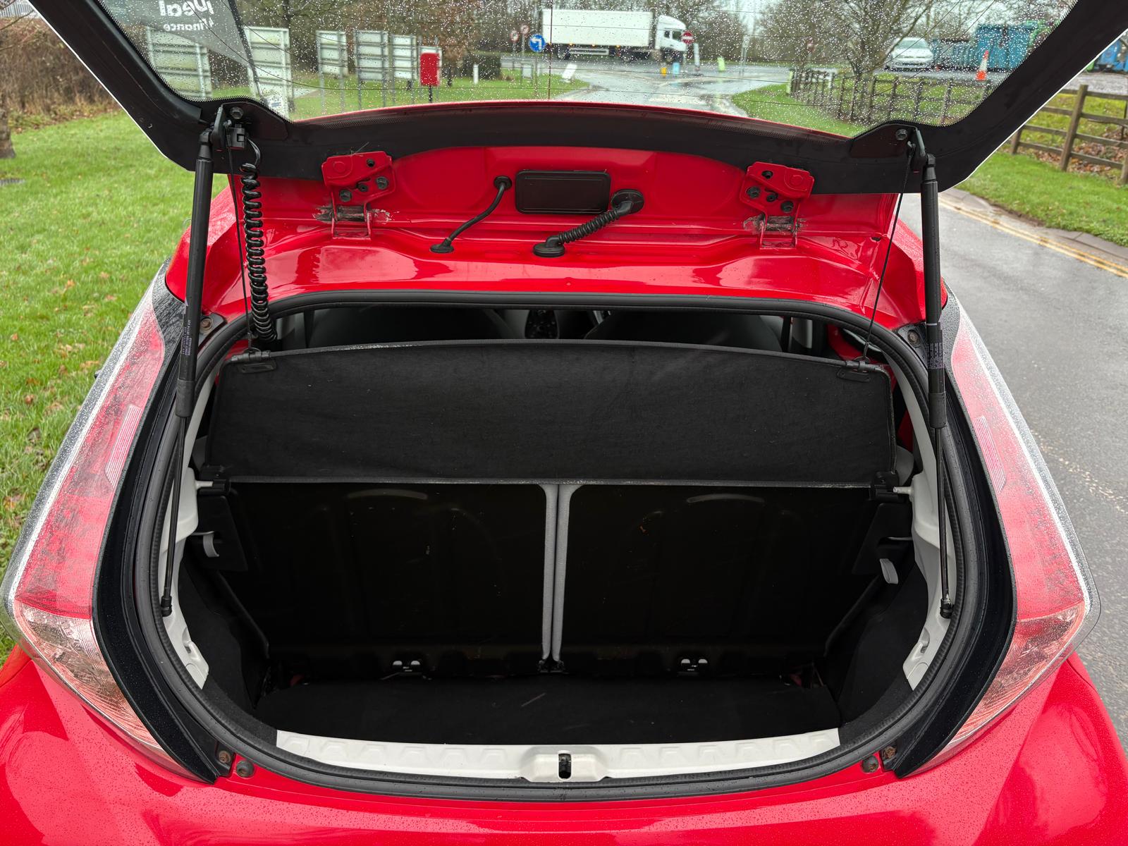 TOYOTA AYGO 1.0 VVT-I X-PLAY Hatchback