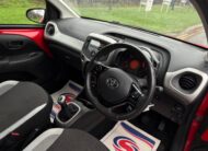 TOYOTA AYGO 1.0 VVT-I X-PLAY Hatchback