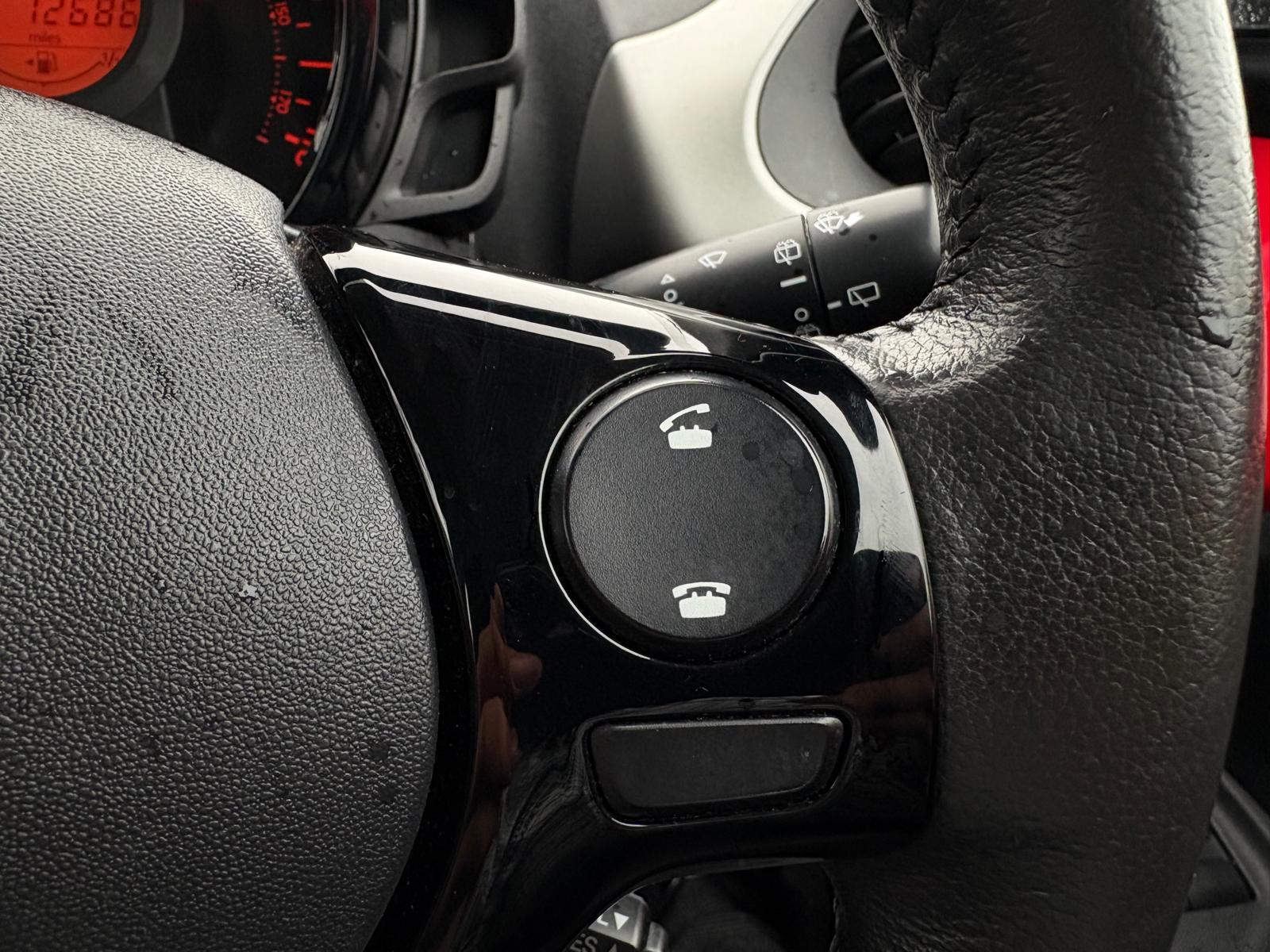 TOYOTA AYGO 1.0 VVT-I X-PLAY Hatchback