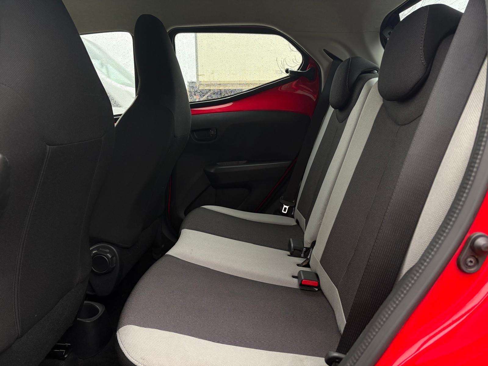 TOYOTA AYGO 1.0 VVT-I X-PLAY Hatchback