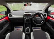 TOYOTA AYGO 1.0 VVT-I X-PLAY Hatchback