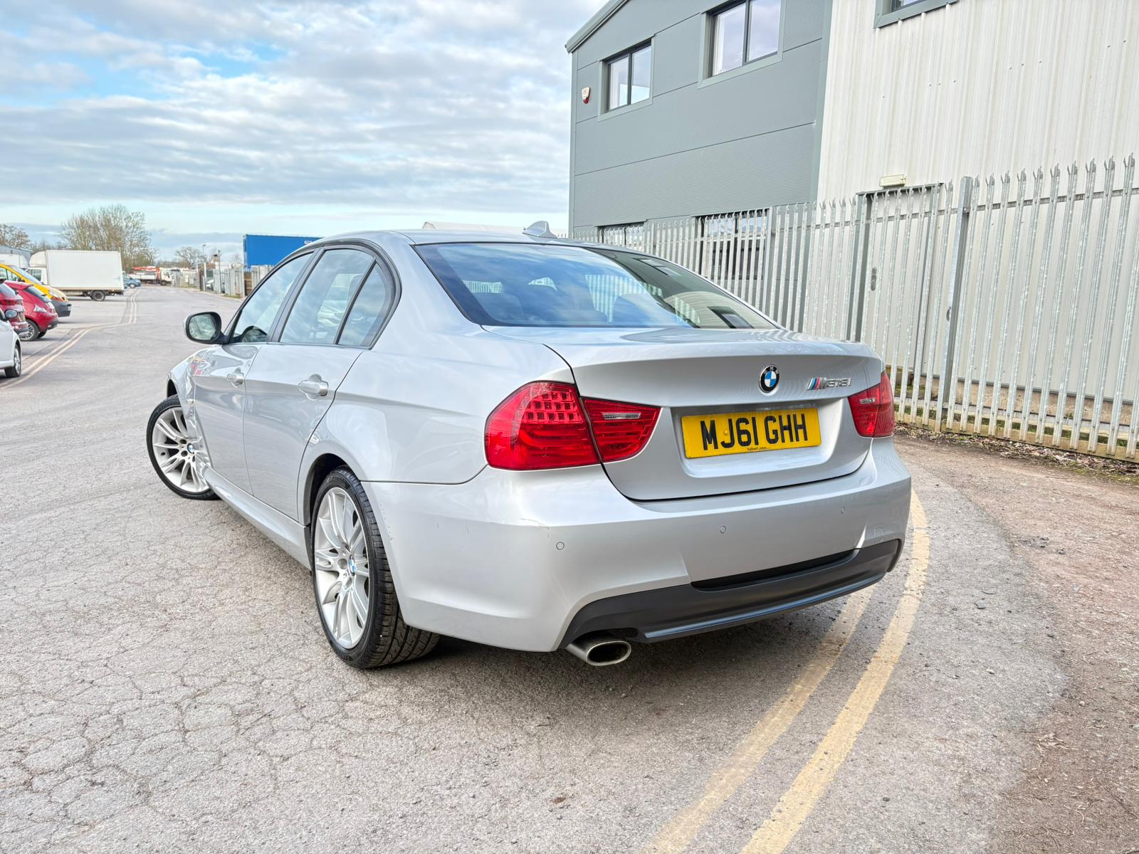 2011 BMW 318I PERFORMANCE EDITION 2.0 MANUAL