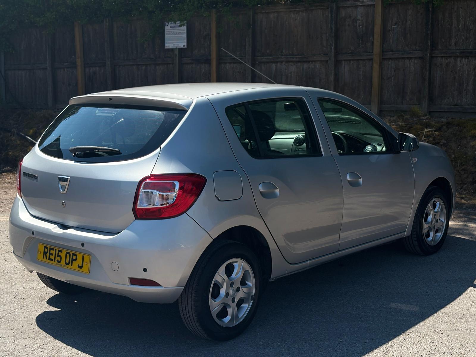 2015 Dacia Sandero 1.2 75 16V Laureate Hatchback