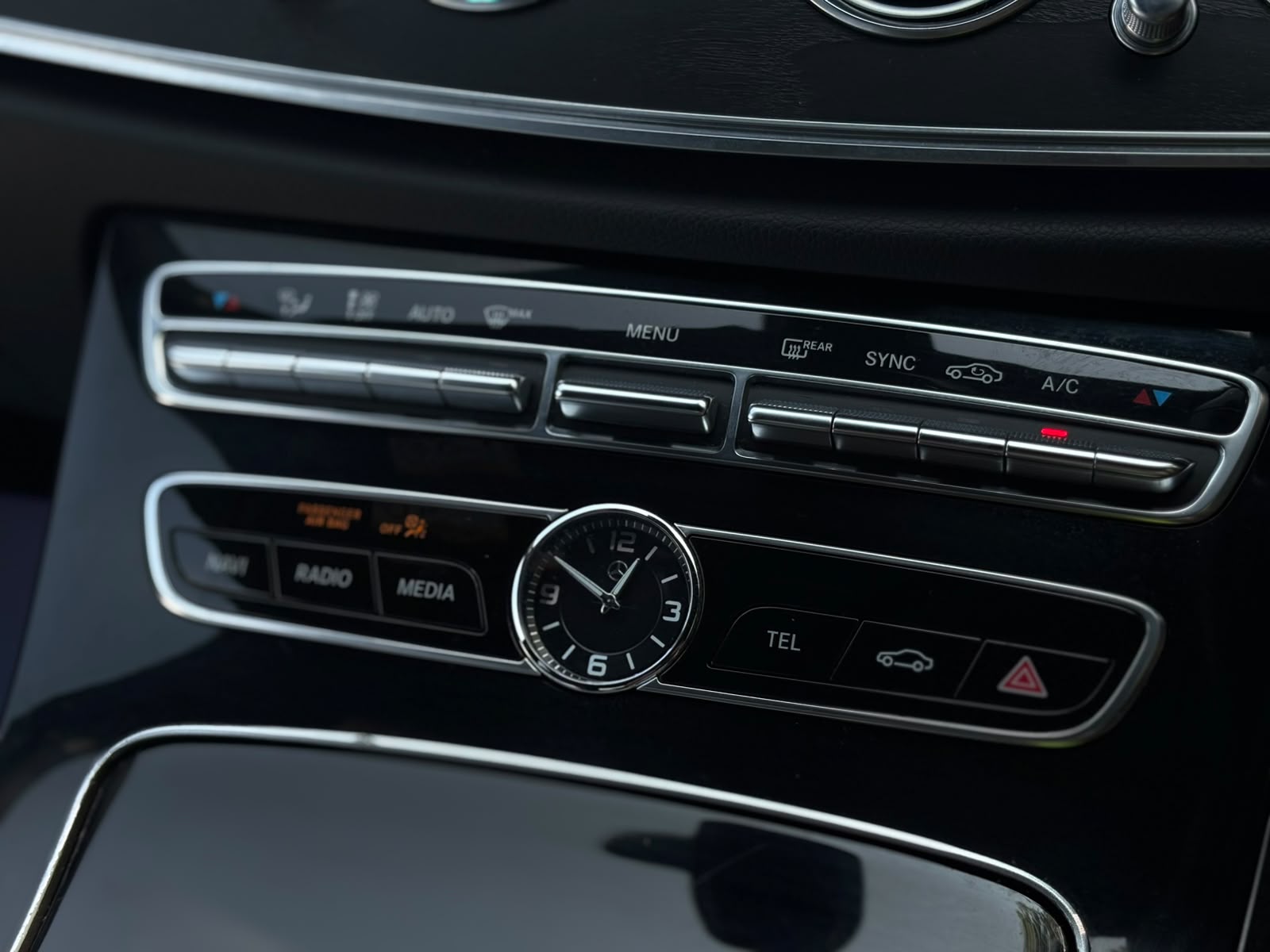 2016 MERCEDES- BENZ E220 D AMG LINE 9G SALOON
