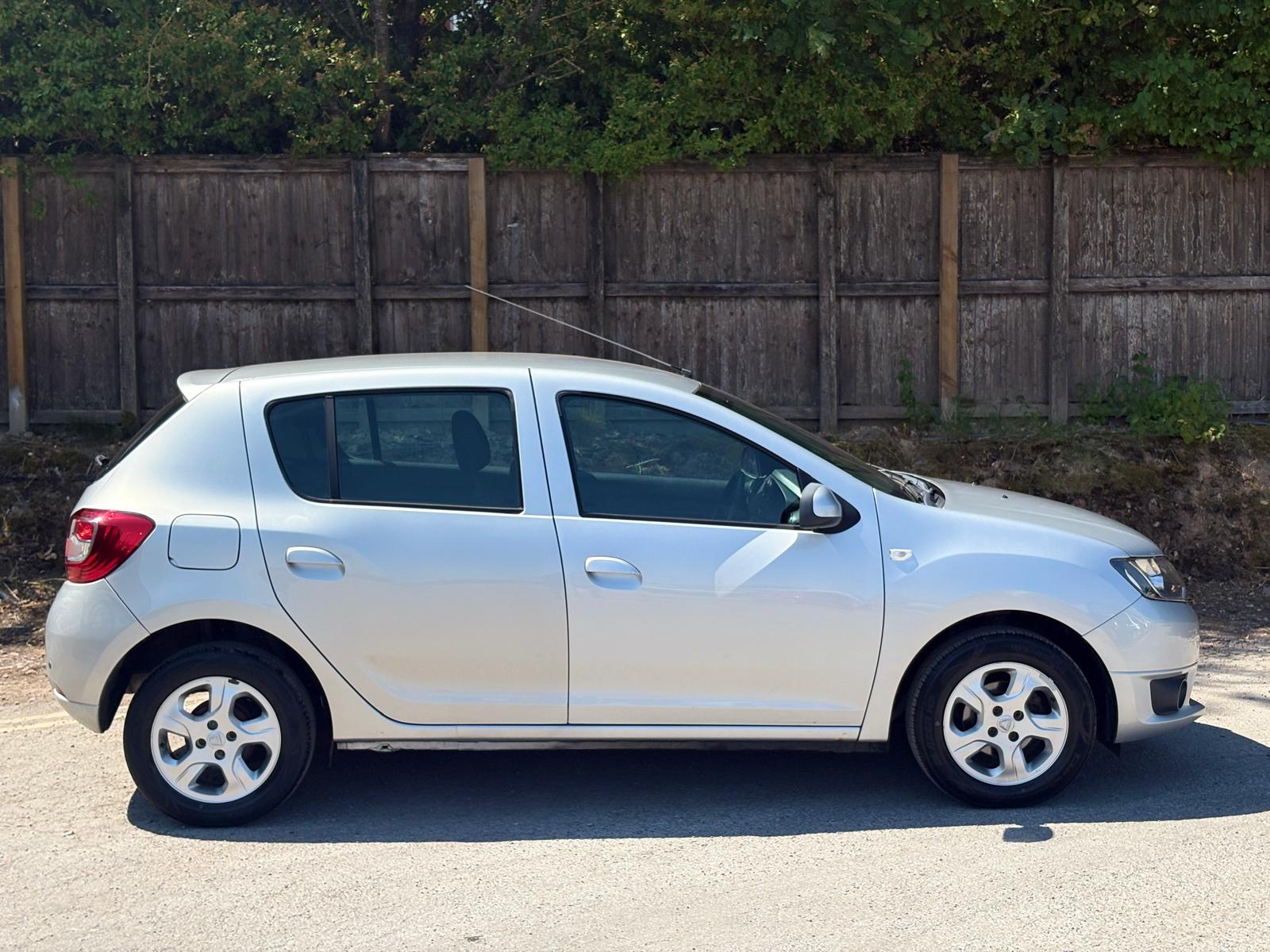 2015 Dacia Sandero 1.2 75 16V Laureate Hatchback
