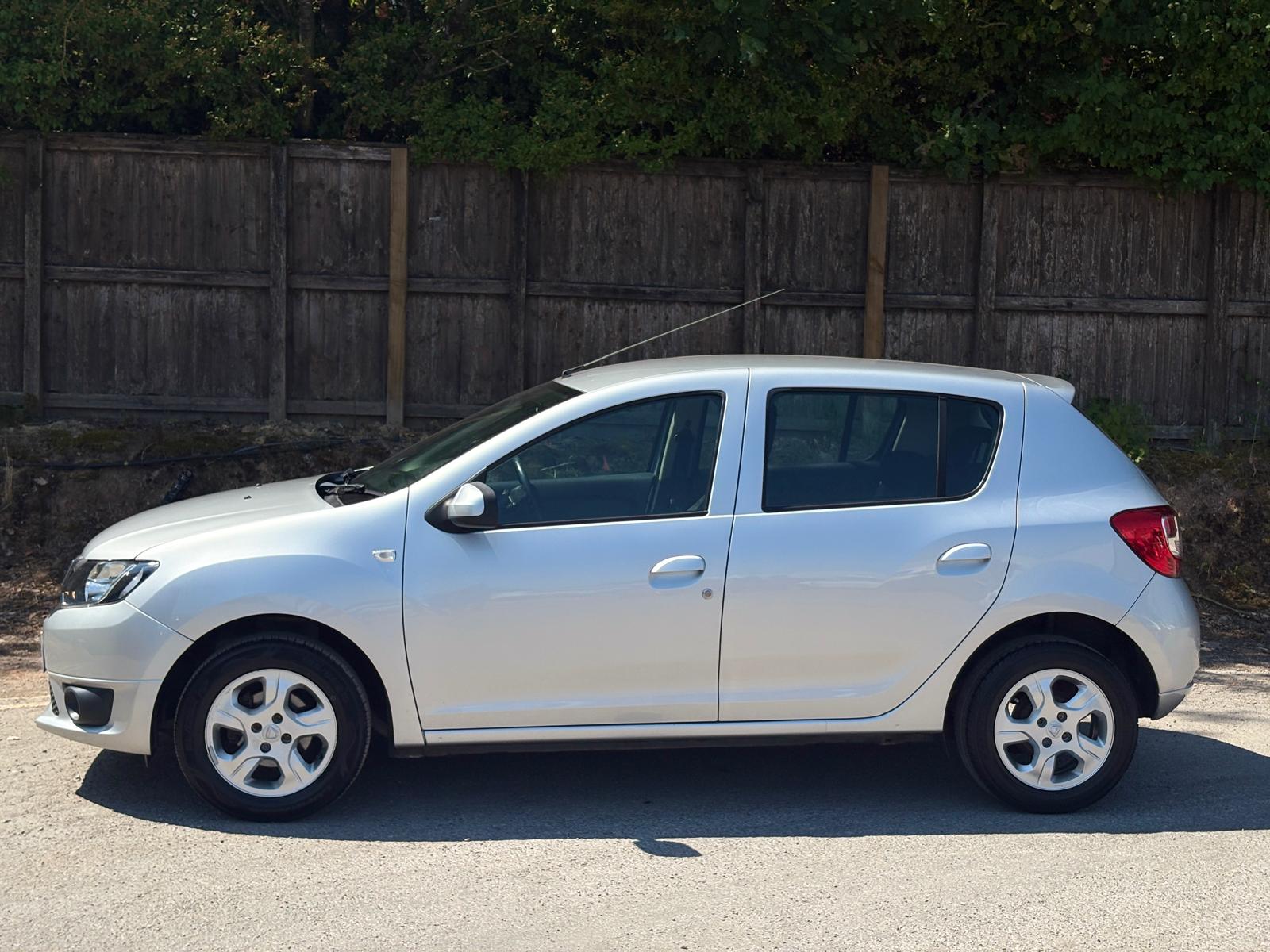 2015 Dacia Sandero 1.2 75 16V Laureate Hatchback