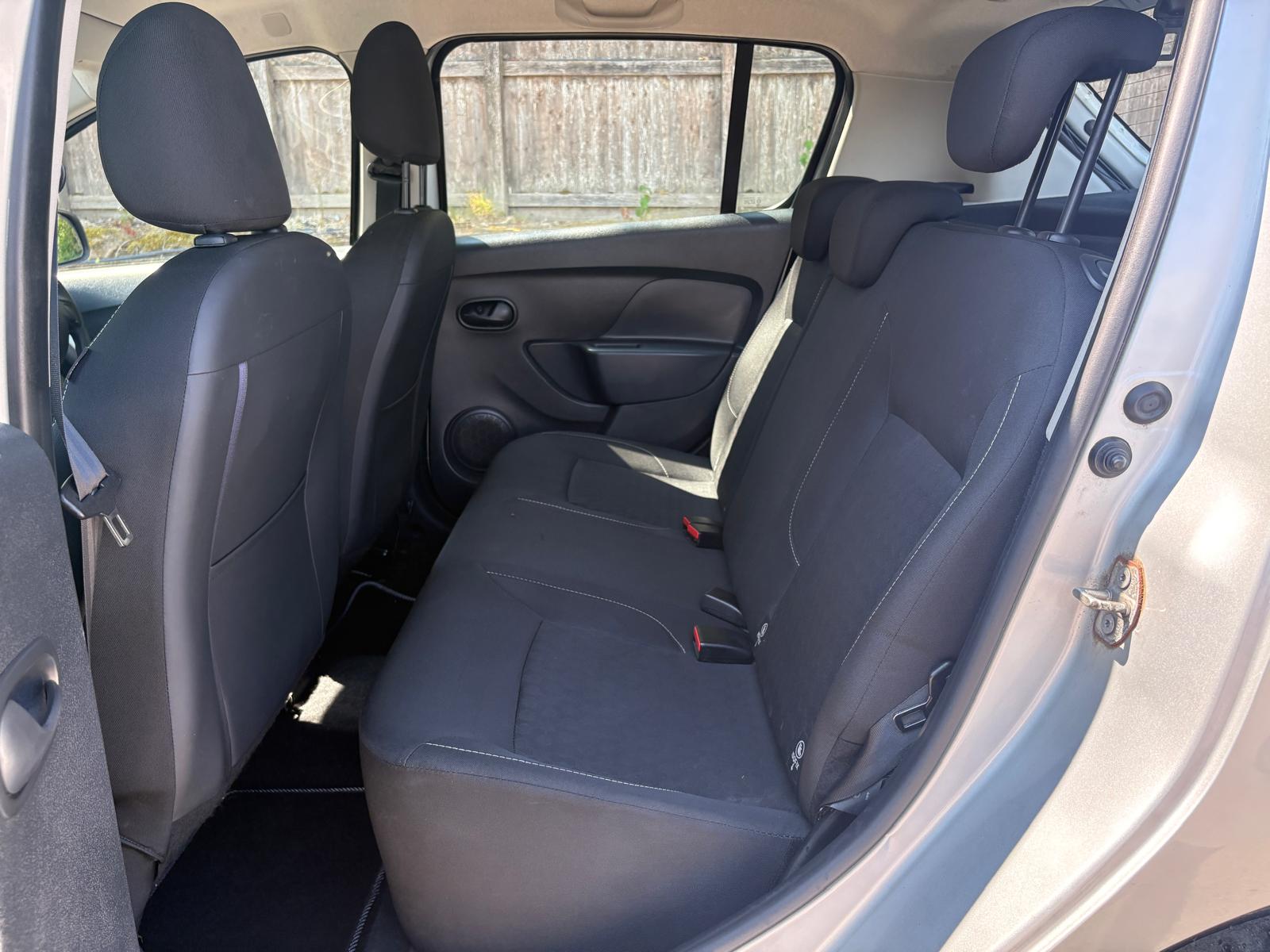 2015 Dacia Sandero 1.2 75 16V Laureate Hatchback