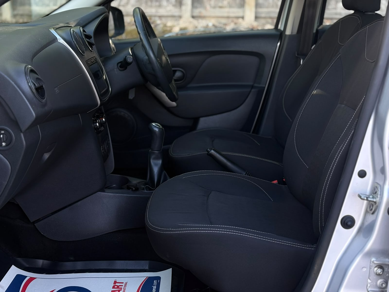 2013 Dacia Sandero 1.2 75 16V Laureate Hatchback