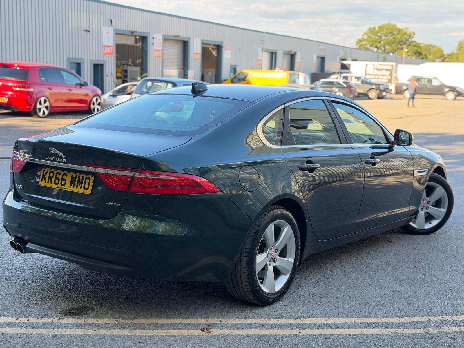2017 JAGUAR XF 2.0 Portfolio Saloon
