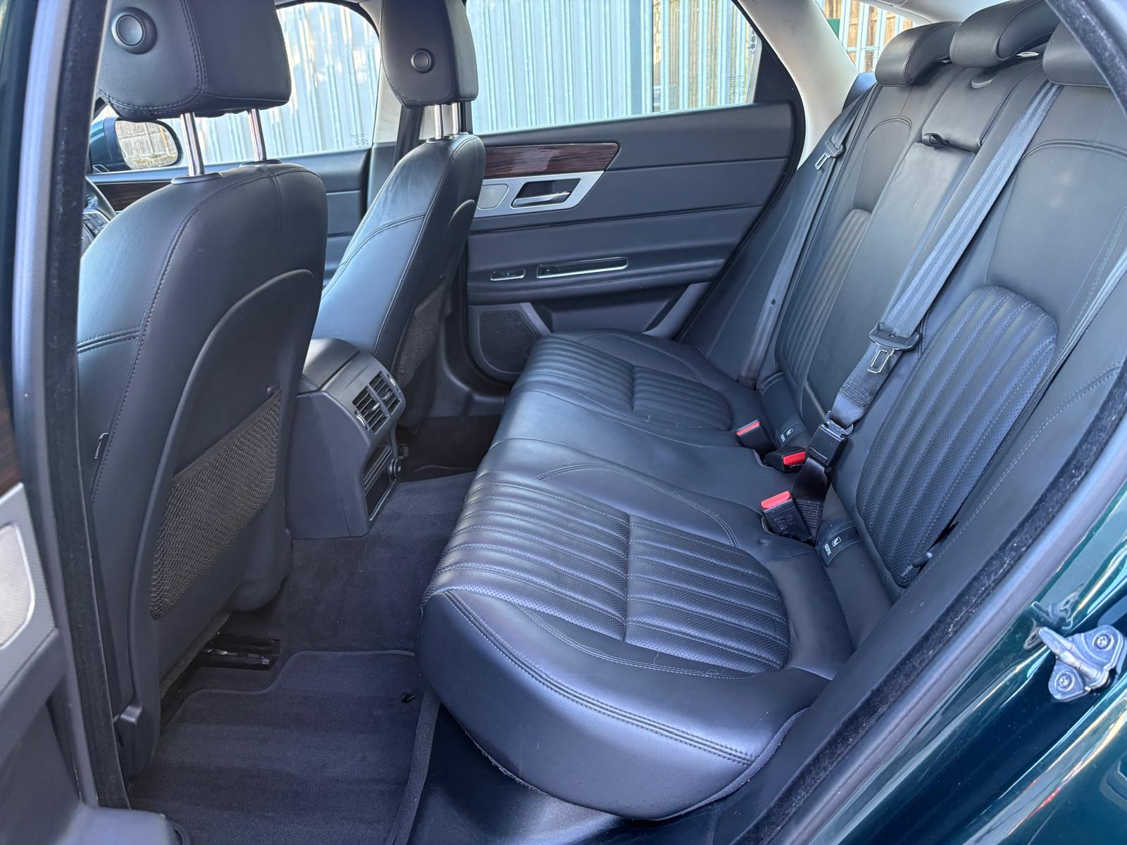 2017 JAGUAR XF 2.0 Portfolio Saloon