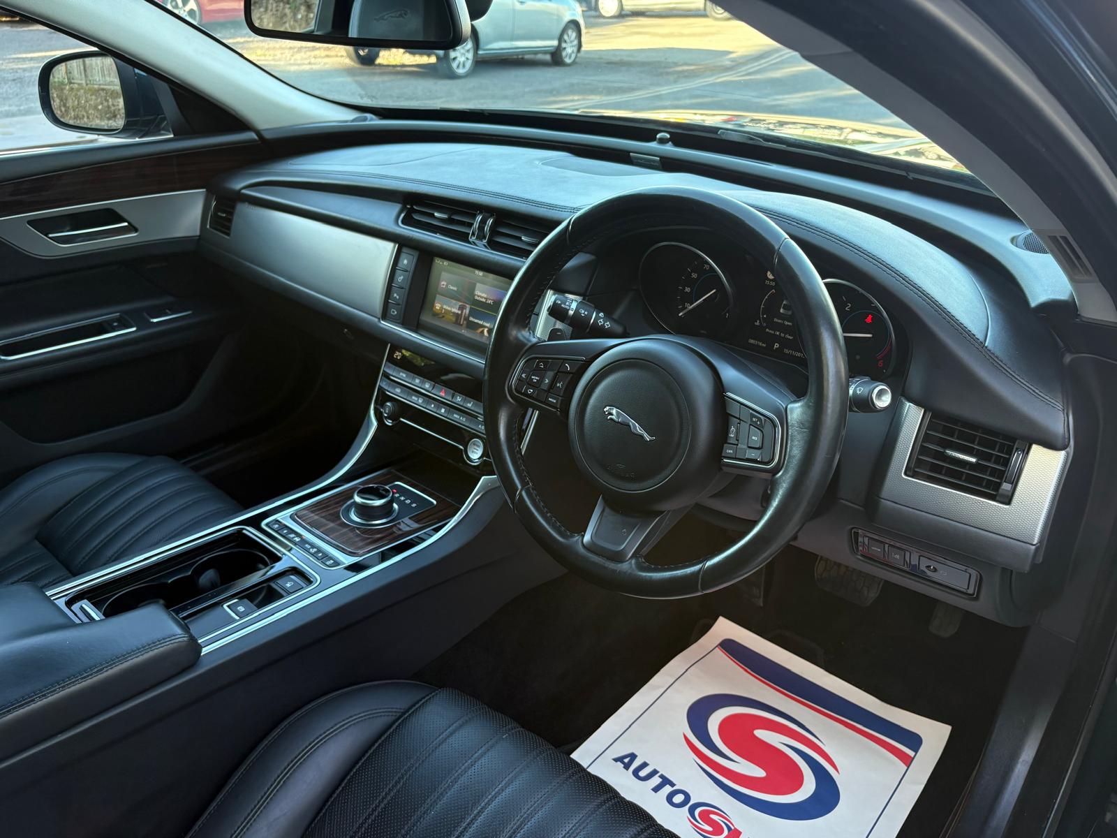 2017 JAGUAR XF 2.0 Portfolio Saloon